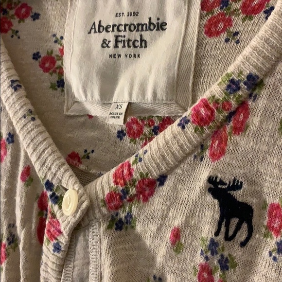 Vintage Abercrombie and Fitch Cardigan Sweater Bundle - Picture 6 of 12
